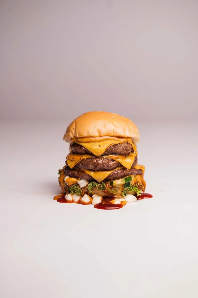 Burger Tower tiga patty